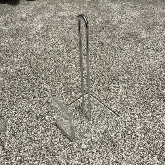 Paper towel holder - Picture 2 of 4